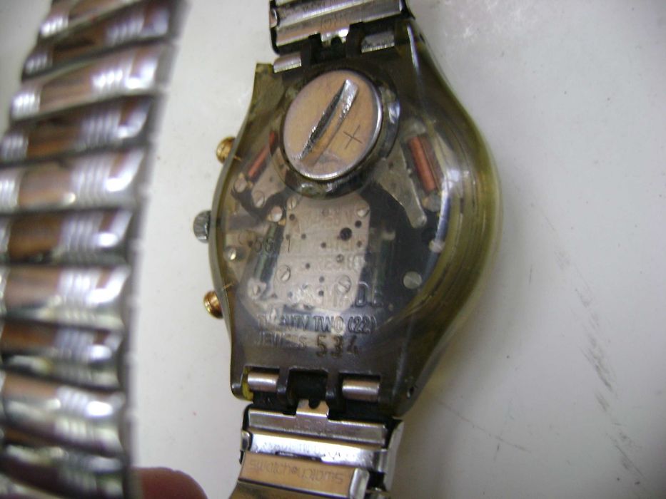 Продавам 5 броя кварцови часовника Fossil,Casio,Swatch