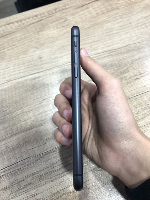 iPhone 11 64 GB KH/A