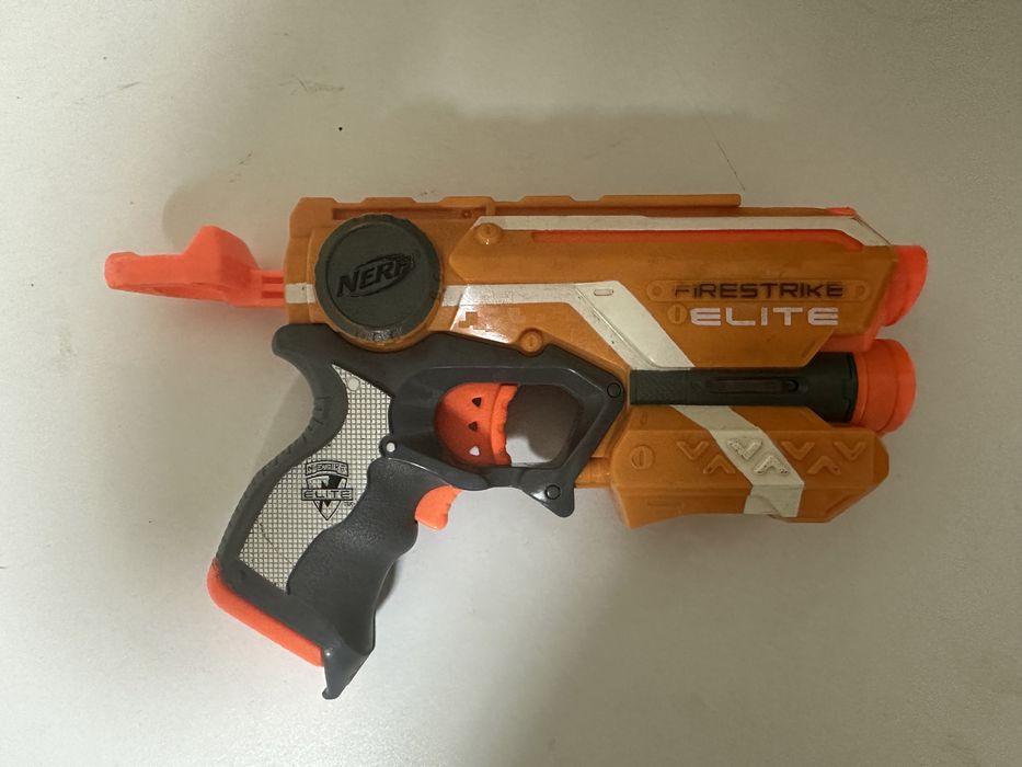 Nerf Firestrike с лазером