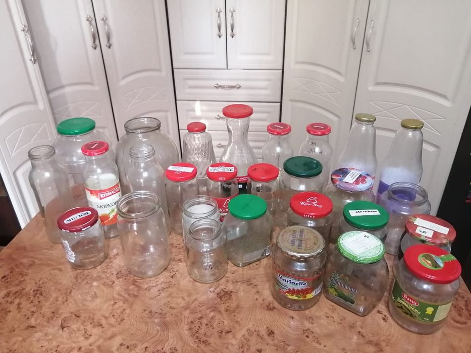 Банки и бутылки разной ёмкости