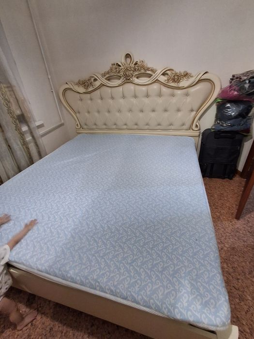 Продам кровать двухспальный