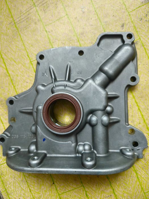 Pompa ulei originala 036 115 105B