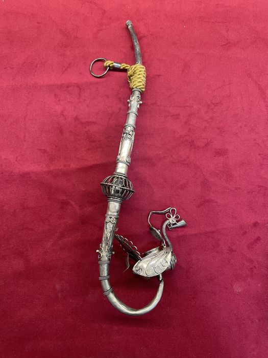 Pipă veche argintata