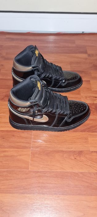 Jordan 1 high Black metalic gold
