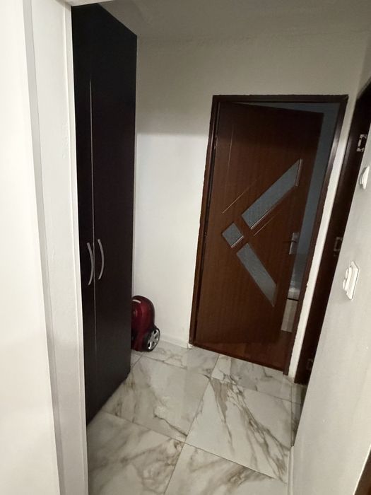 Inchiriez apartament 3 camere