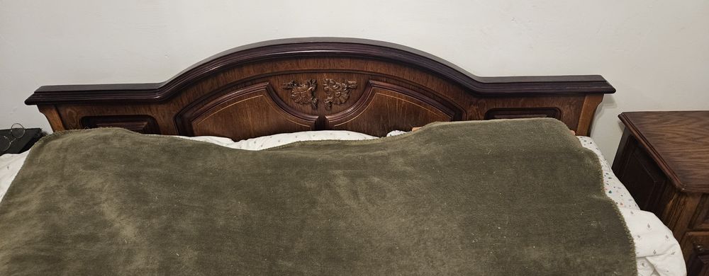 Vand dormitor lemn masiv