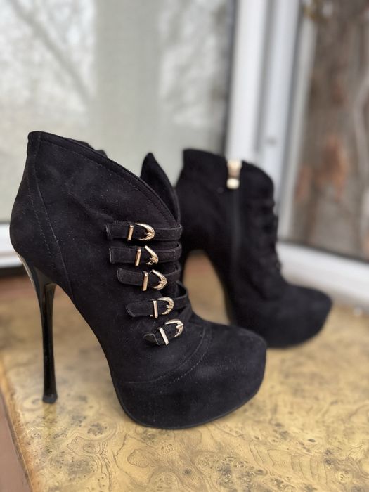 Продам ботильоны. Для любителей высоких каблуков)