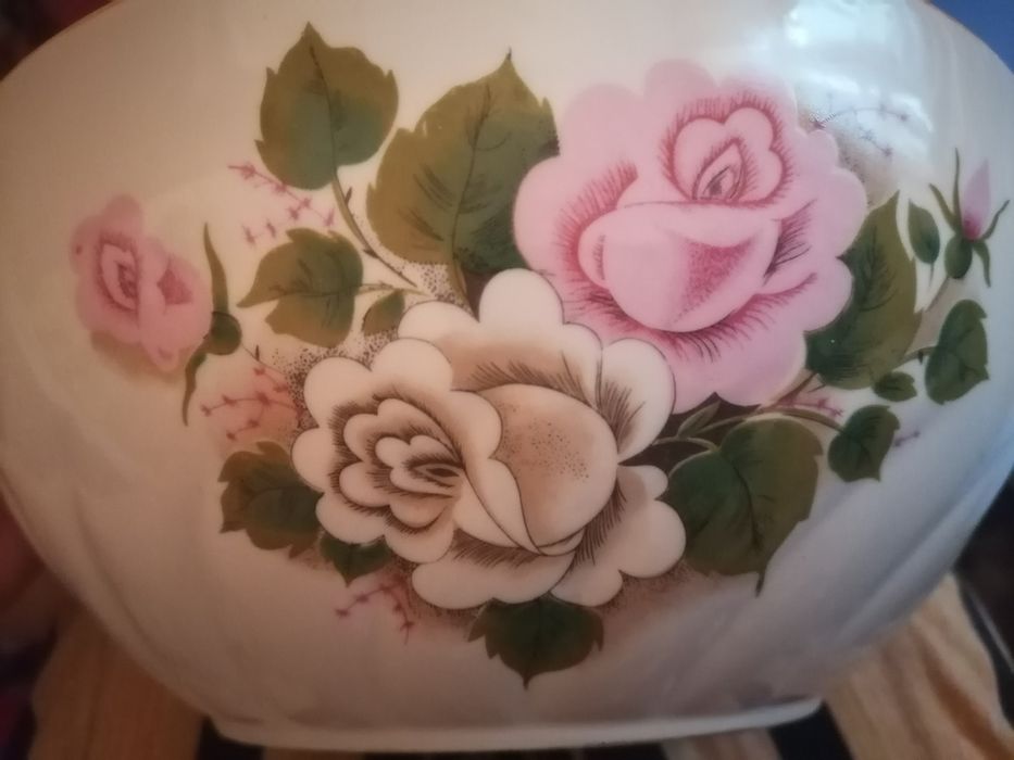 Супница, форма для выпечки силиконовая, пробки, вкладыши для мясорубк