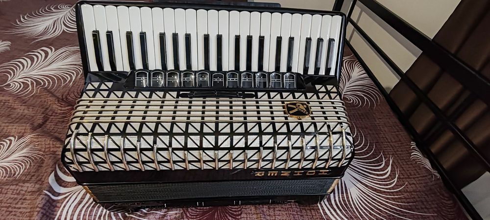 Vând Hohner Atlantic 4deluxe