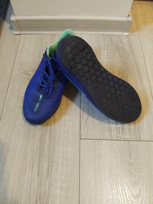 adidasi fotbal mărimea 37