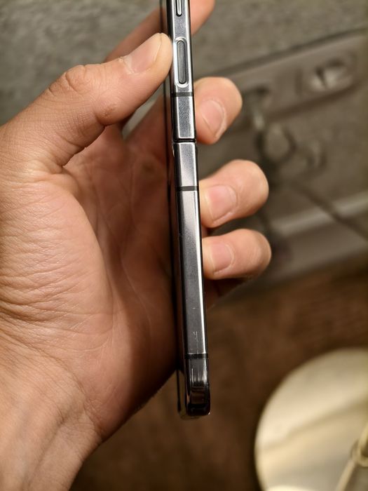 Samsung Galaxy Z flip 5 256 gb