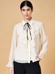 Продавам красив комплект – блуза и лук.