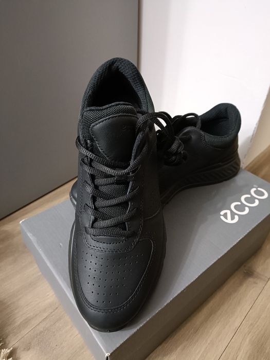 Продам новые кроссовки Ecco