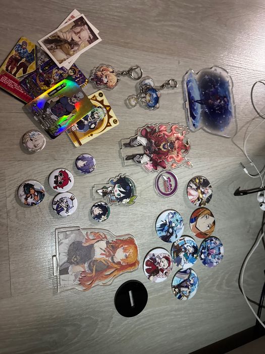 Аниме мерч/фигурки