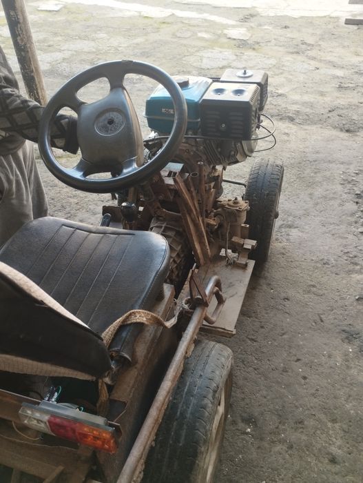 Mini traktor sotiladi