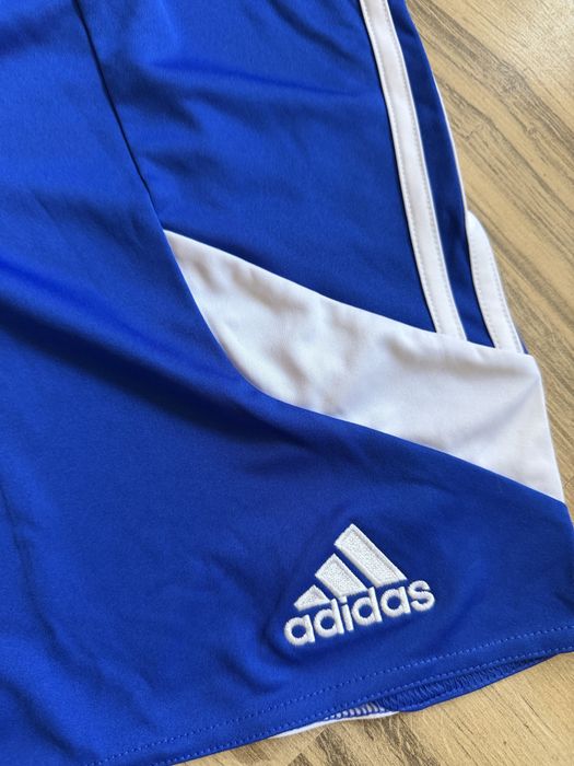 Оригинални нови  два цвята мъжки къси панталони Adidas ! XS