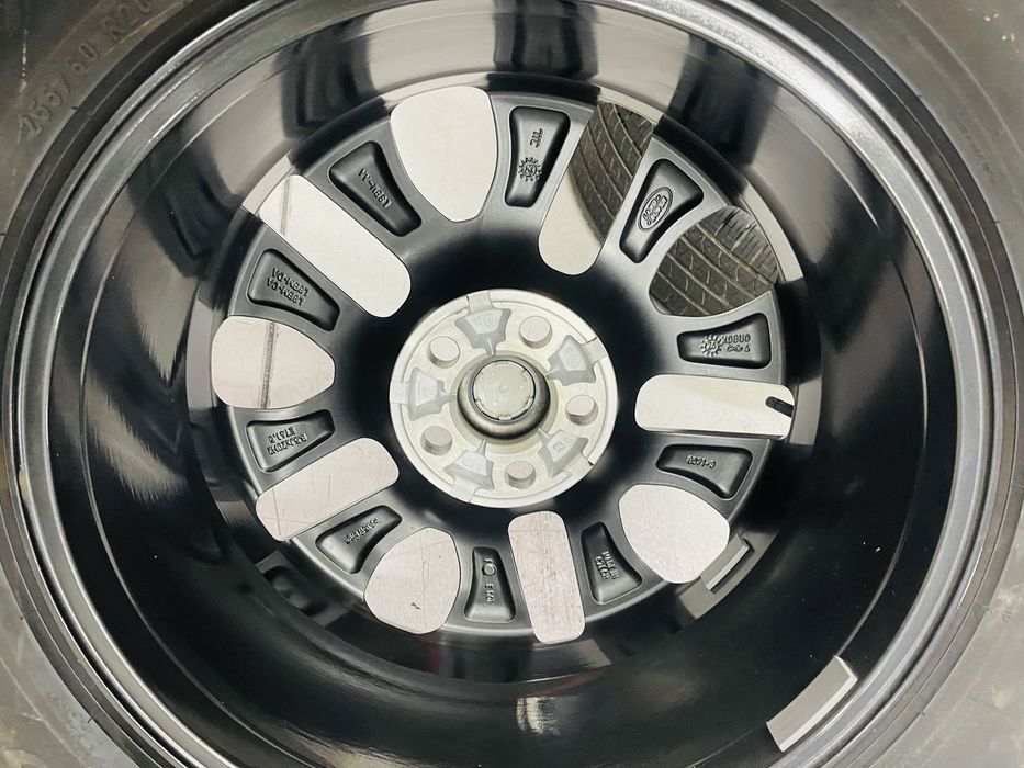 Jante Land Rover Defender R20 L663 Originale Pirelli dot45/2023 Noua