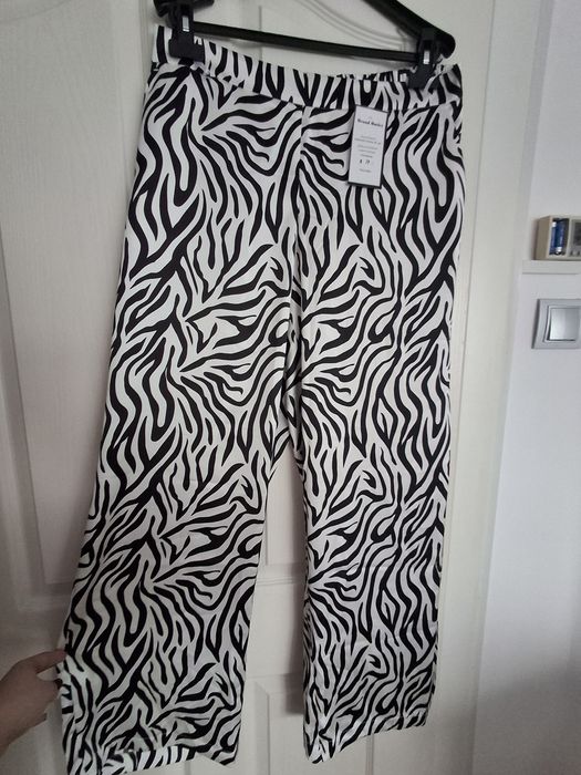 Pantaloni albi eleganți