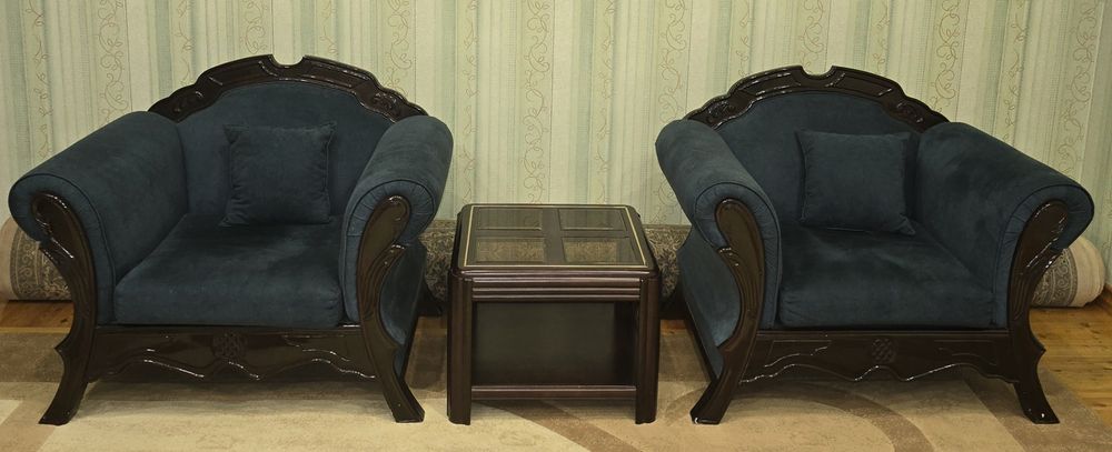 Продаётся кожанная мягкая мебель для гостиной в отличном состоянии
