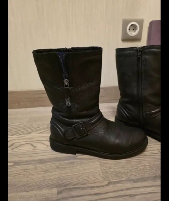Продам женские сапоги clarks.