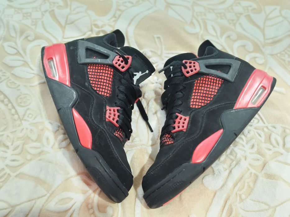 Jordan 4 Retro red