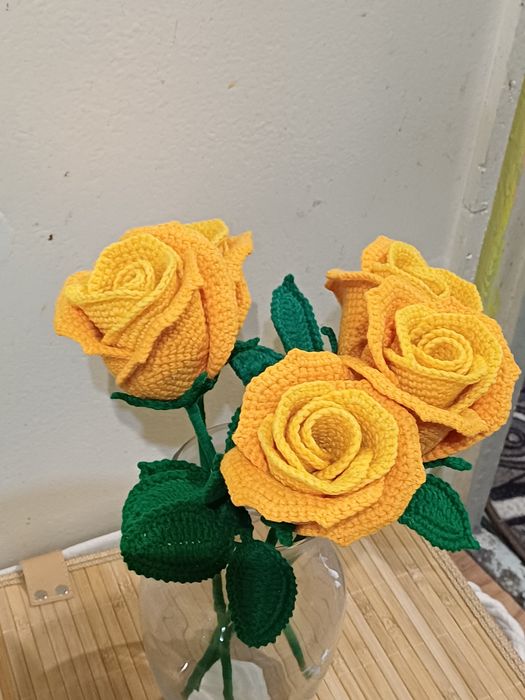 Плетени рози различни цветове