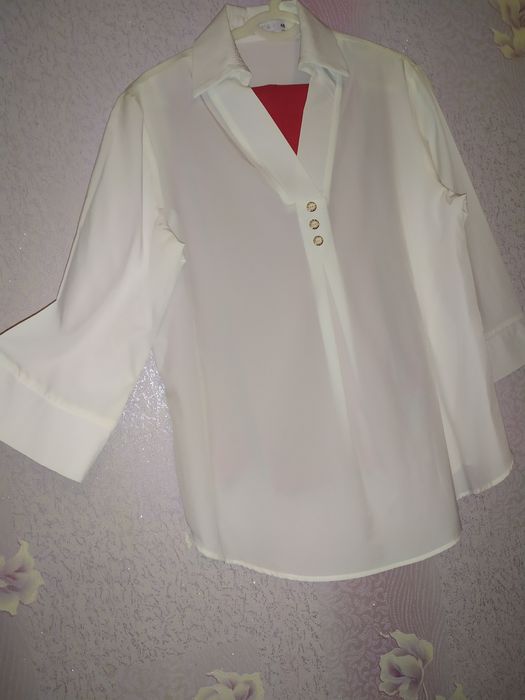 Классическая элегантная рубашка в идеальном состоянии.