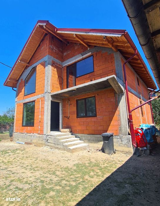 Casă de vânzare în comuna Valea Iașului, sat Mustățești, județ Argeș.