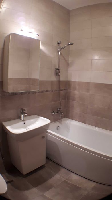 Inchiriez apartament ultracentral cu parcare in curte privata