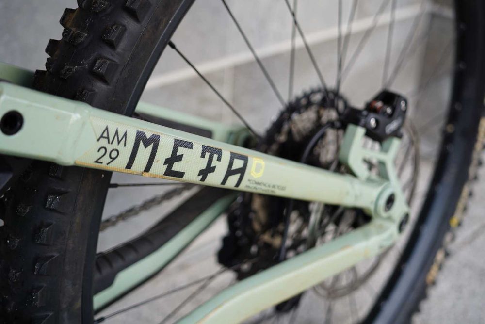 2021 COMMENCAL Meta AM 29 170mm. OHLINS