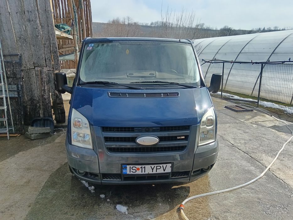 Vînd Ford Transit s-au schimb cu una m-ai mare ofer diferență