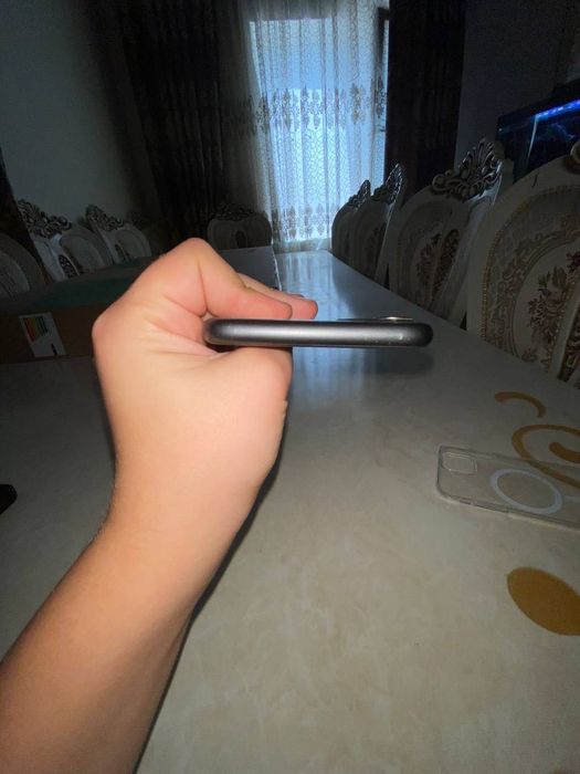 Iphone 11 128GB  qora rang