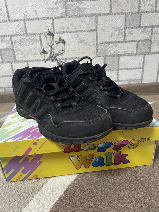 Демисезонные кроссовки