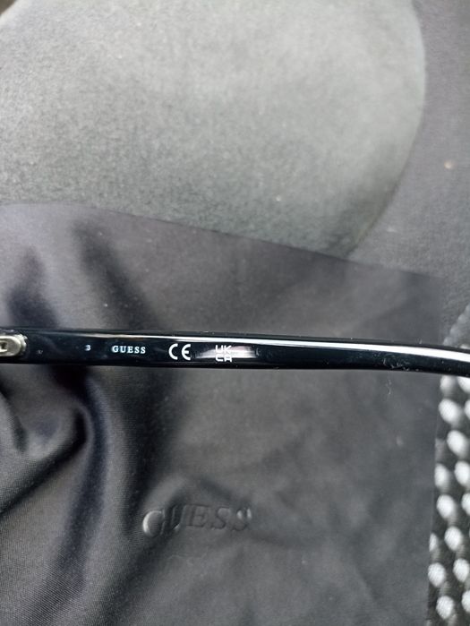 Продавам слънчеви очила