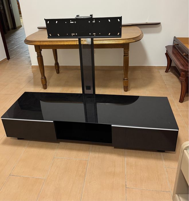 ТВ тумба под технику с крепление