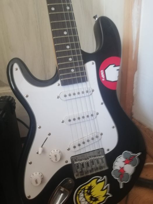 Vând chitară electrică