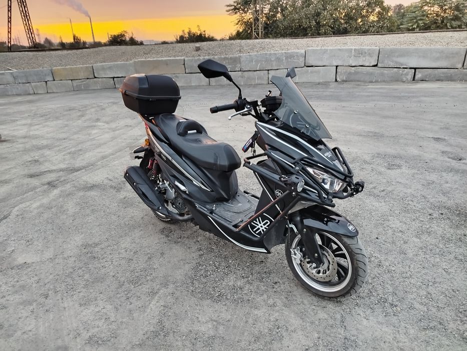 В продаже скутер yamaha 150 кубов