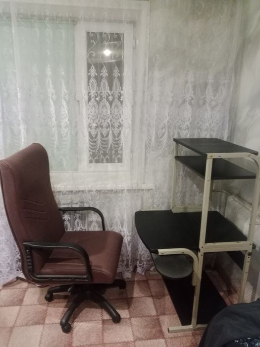 Компьютерный стол и кресло