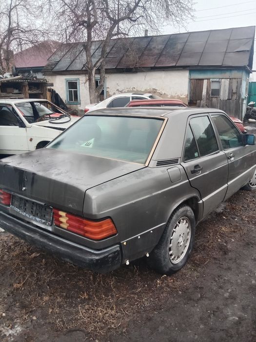 Мерседес 190 седан