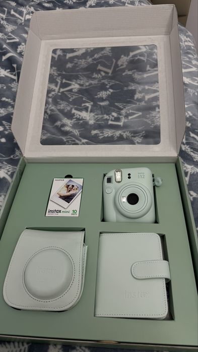 Instax 12 mini в отличном состоянии