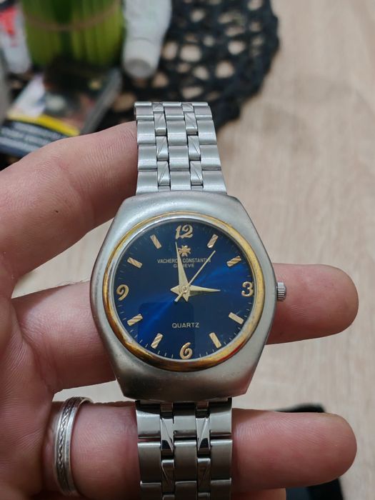 Продавам мъжки ръчен часовник Vacheron Constantin. Часовникът е със ст