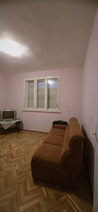 Двуетажна тухлена къща в гр. Долна  Оряховица