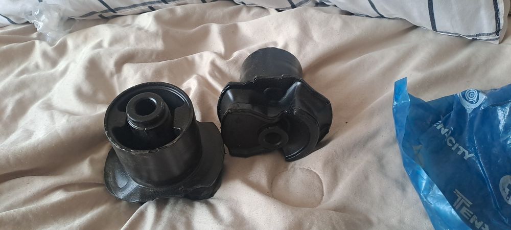 Сайлентблок рычага подвески  оригинал