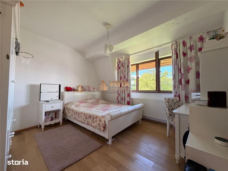 Casa tip duplex, zona Centru