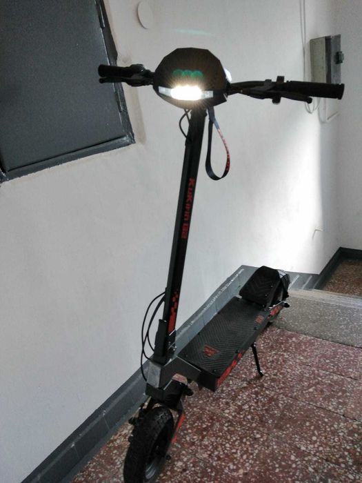 Trotinetă Kukirin de vânzare.