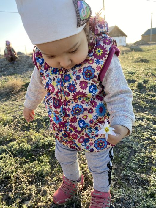 Продам желетку на девочку  2-4 лет