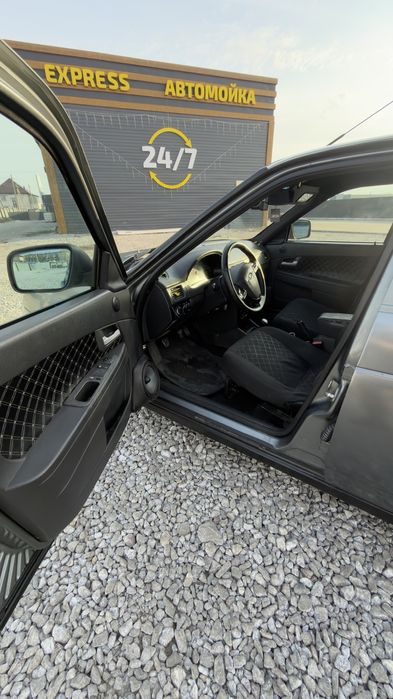 Приора продам 2172