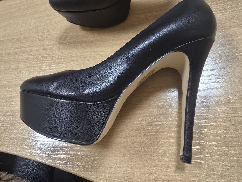 Черни обувки Guess