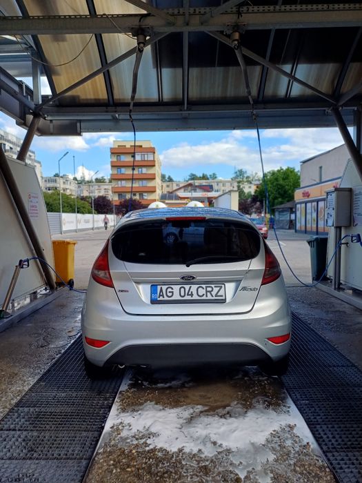 Vând ford fiesta