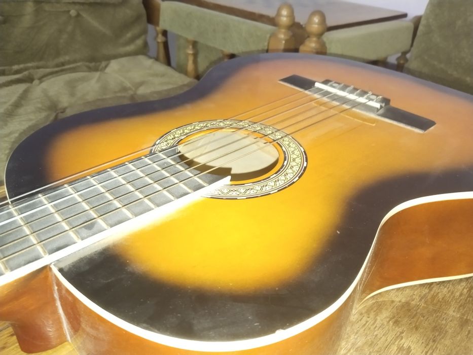 Акустическая гитара Enzo — отличное состояние, красивый звук